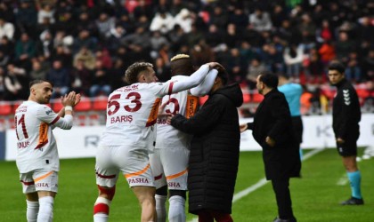 Trendyol Süper Lig: Kayserispor: 1 - Galatasaray: 1 (Maç devam ediyor)