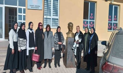 Türk Anneler Derneğinden Karaçobanda öğrenci ve annelerine kış desteği