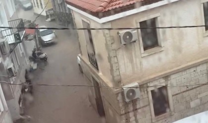 Ünlü tatil merkezi Çeşmede caddeler göle döndü