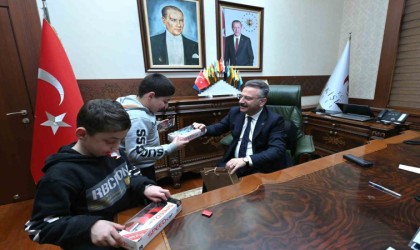 Vali Aksoy, zihinsel engelli çocukları makamında ağırladı