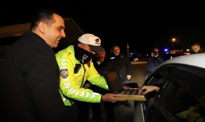 Vali Taşolar görev başındaki ekiplerin yeni yılını kutladı