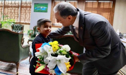 Vali Usta, minik Eymen ile bir araya geldi