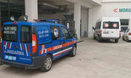 Vinçte kancası kopan beton blok can aldı