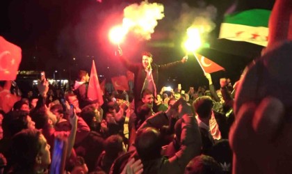 Yalovada Suriyeliler Esed rejiminin devrilmesini kutladı