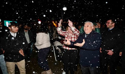 Yeni yıl coşkusu, Bursa yeni yıl meydanında yaşanıyor