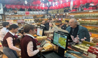 Yeni yıl öncesi kuruyemişçilerde yoğunluk yaşandı