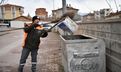 Yeşilyurtta temizlik işleri aralıksız sürüyor