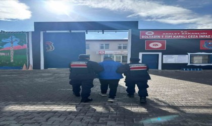 Yol keserek yağma yapan şahsı jandarma yakaladı