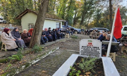 Yüksekova şehidi Gölcükte kabri başında dualarla anıldı