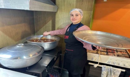 Yüksekovada kadın eliyle yapılan yöresel yemekler ilgi görüyor