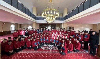 Yüksekovada Kuran-ı Kerime geçen öğrenciler için tören