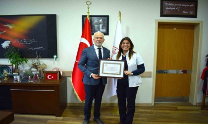 Yunus Emre Devlet Hastanesine Beslenme Dostu ve Fiziksel Aktiviteyi Destekleyen İşyeri sertifikası