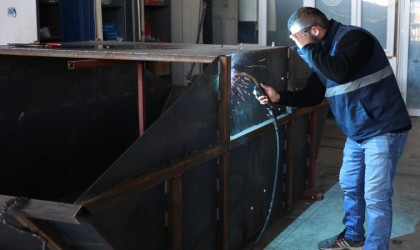 Yunusemre kendi kaynaklarıyla çöp konteyneri üretmeye başladı