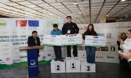 Yunusemrede Döngüsel Ekonominin Şampiyonları ödüllerini aldı