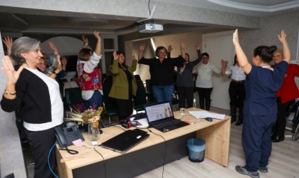 Yunusemrede kadınlara beslenme ve fizyoterapi eğitimi verildi
