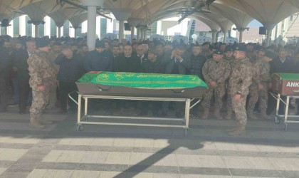 15 Temmuz şehidi polis Sezenin annesi son yolculuğuna uğurlandı