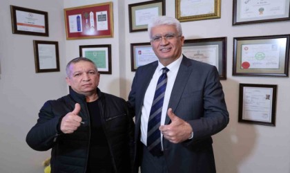 Adanada 8 yıldır boyun ağrısı çeken şahıs, ameliyatla sağlığına kavuştu