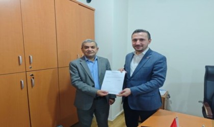 AK Parti İl Başkanı Hasan Şengüloğlu mazbatasını aldı