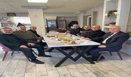 AK Parti İl Başkanı Yıldırım, eski il başkanlarıyla yemekte buluştu