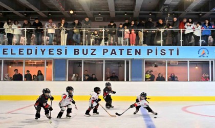 Akdenizin ilk ve tek doğal buz pisti yeniden açıldı