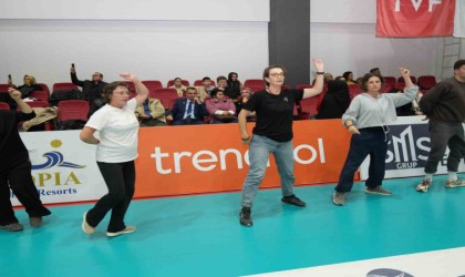 Alanyada zeybek kursları sertifika töreni yapıldı