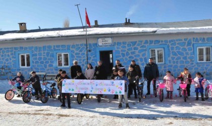 Aliağadan doğu illerindeki öğrencilere bisiklet