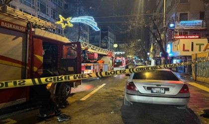 Ankarada 5 katlı binada korkutan yangın: 3 kişi yaralandı, 6 kişi dumandan etkilendi