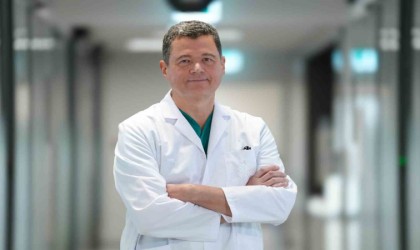 Anne karnından umuda: Bin gramlık bebek 3 ameliyatla hayata tutundu