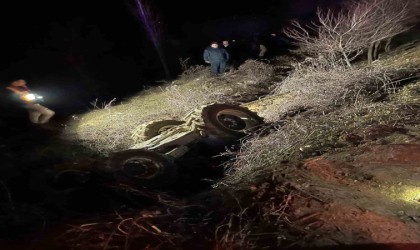 Antalyada 14 yaşındaki sürücünün kullandığı traktör devrildi: 2 ölü