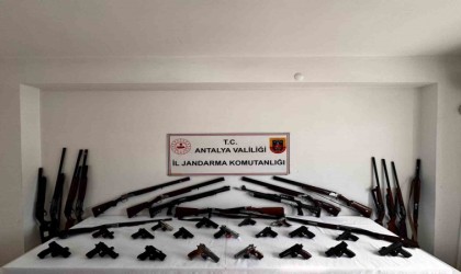 Antalyada ruhsatsız silah operasyonu: 24 gözaltı