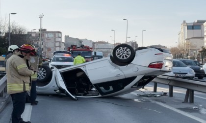 Avcılarda E-5te direksiyon hakimiyetini kaybeden sürücü takla attı: 2 yaralı