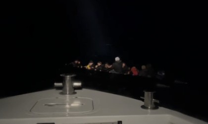 Ayvacık açıklarında 13ü çocuk 26 kaçak göçmen kurtarıldı