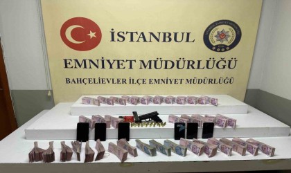 Bahçelievlerde Genç Fenerbahçeliler Derneği üyelerinin bir işyerinde karıştıkları silahlı saldırı kamerada