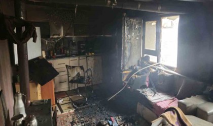 Balıkesirde ev yanan ev küle döndü