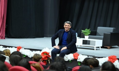 Başkan Kocamandan gençlere: Sizlerin hayalleriniz bizim yol haritamız