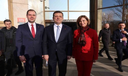 Başkan Ünlüce Türkiye Belediyeler Birliğinin araç teslim törenine katıldı