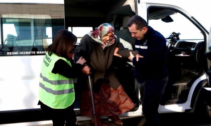 Bayraklı Belediyesi ‘yaşlı destek hattı kurdu