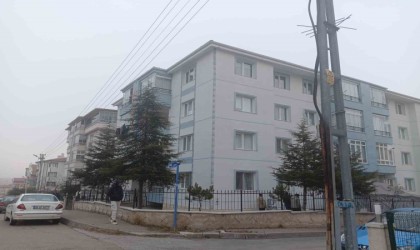 Bıçakla eşini ağır yaralayıp intihar etti