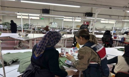 Bingölde tekstil fabrikasında çalışanlara KADES uygulaması tanıtıldı