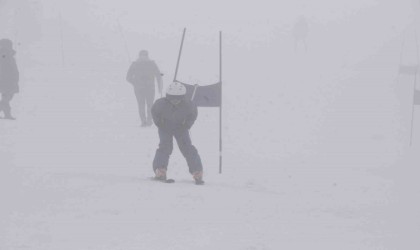 Bitliste “Alp Disiplini ve Snowboard İl Birinciliği Kayak Yarışması” yapıldı