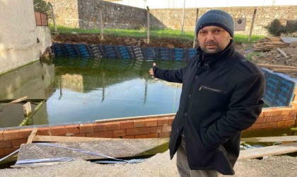 Bucada su biriken inşaat temeli tehlike saçıyor