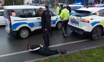 Çaldığı araçla kaçan hırsız, polisin film gibi kovalamacası sonucu yakalandı