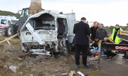 Çanakkalede iki kamyonet çarpıştı: 1 ölü, 1 yaralı