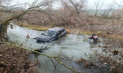 Çaya uçan araçta yaralanarak suda cansız bedenine ulaşılan üniversite öğrencisi son yolculuğuna uğurlandı