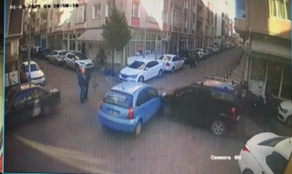 Çorluda iki araç çarpıştı, 1 kişi yaralandı: Kaza anı kamerada