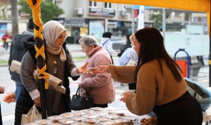 Didim Belediyesinden vatandaşlara kandil simidi ikramı