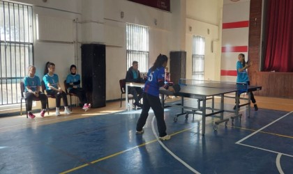 Dumlupınar Ortaokulu yıldız kız masa tenisinde şampiyon oldu