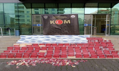 Durdurulan araçtan kaçak sigara çıktı