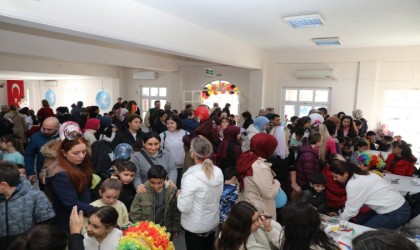 Edremit Belediyesinden miniklere çocuk şenliği