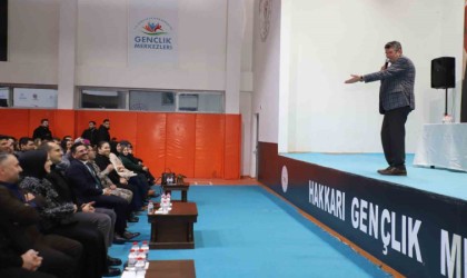 Eğitimci-Yazar Kapaklıkaya Hakkaride söyleşi düzenledi